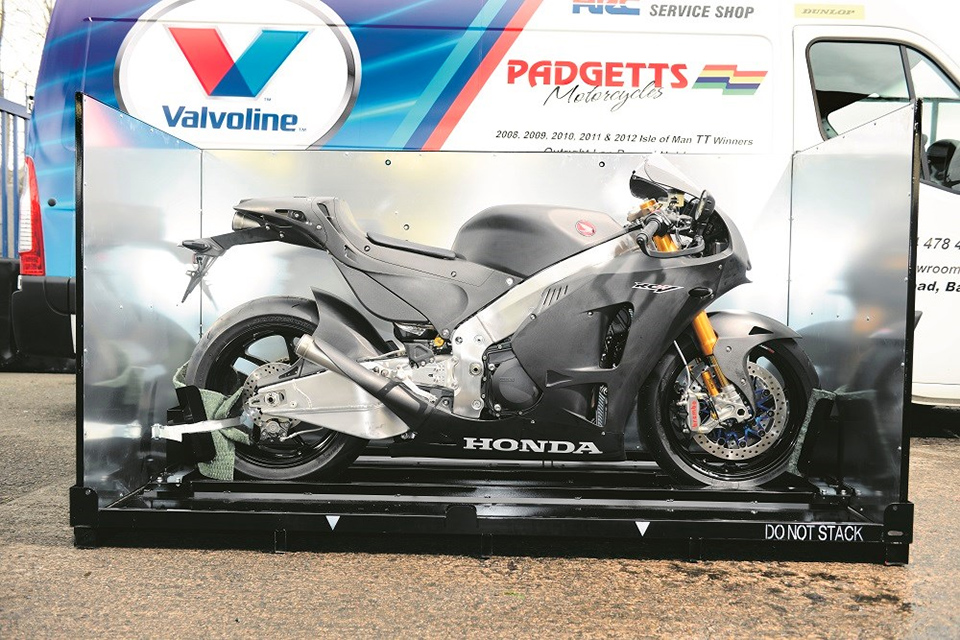 HONDA RC213V-S，抵達Padgett車隊總部 開箱照